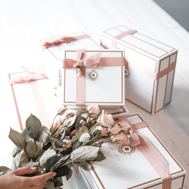 Beautiful flower shop ecommerce website created with Vendroad online store builder